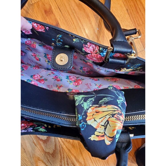 Betsey Johnson Embossed Heart Satchel Purse Bag Black - Picture 6 of 11